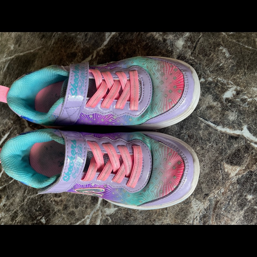 Uk 12 Euro 30 ( 19”inches ) Sketchers lightweight sneakers with glow lights. - Picture 2 of 5